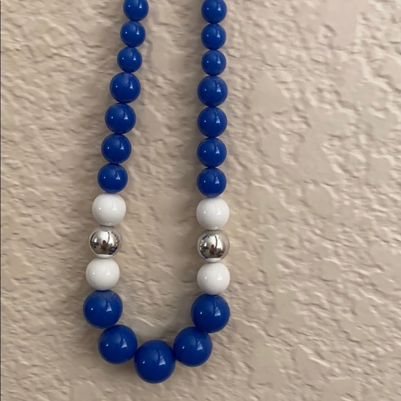 Blue and white beaded necklace - Picture 1 of 2